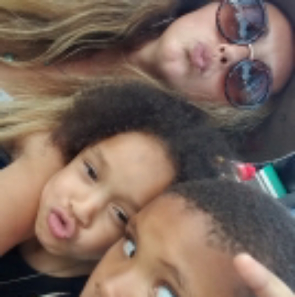 Meet your Posher, Amanda - Picture 3 of 8